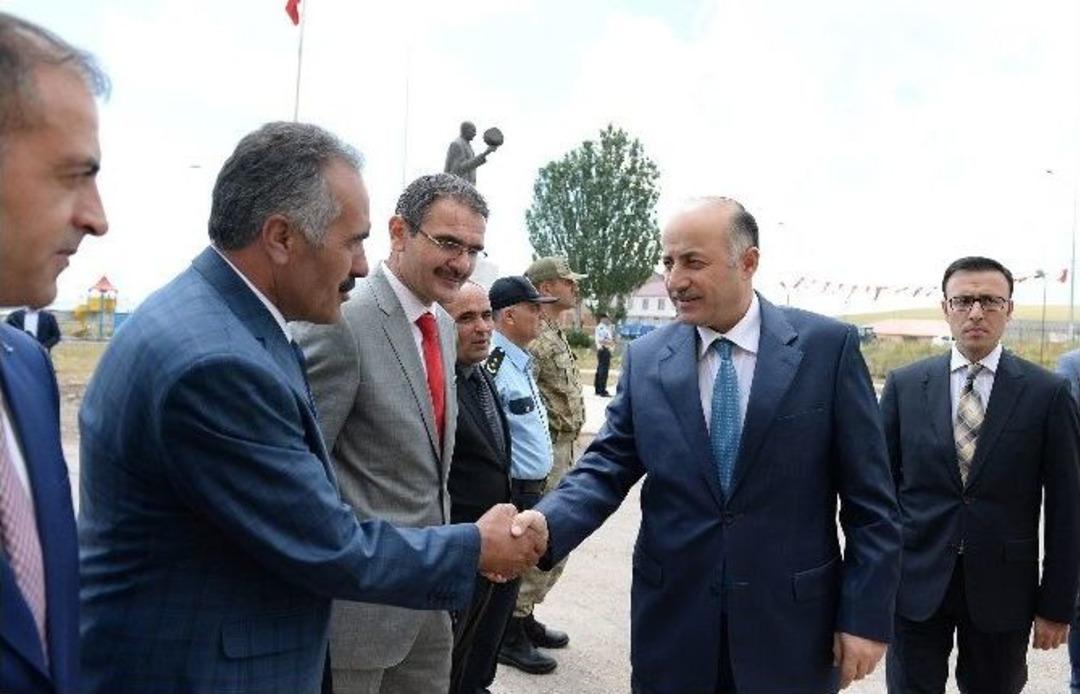 Vali Azizoğlu, Karayazı İl&ccedil;esini Ziyaret Etti