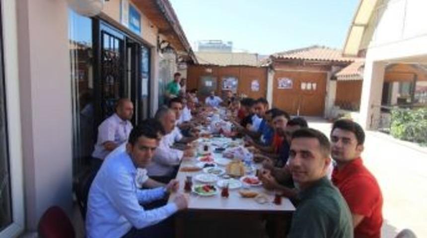Gen&ccedil;lik Hizmetleri Ve Spor İl M&uuml;d&uuml;rl&uuml;ğ&uuml;nde Kahvaltı