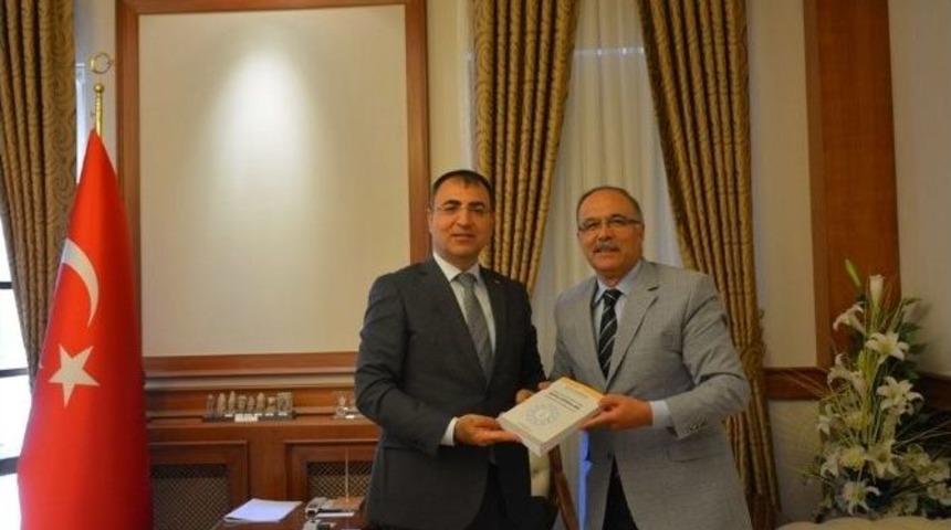 Rektör Çelik Vali Toprak’a Veda Ziyaretinde Bulundu