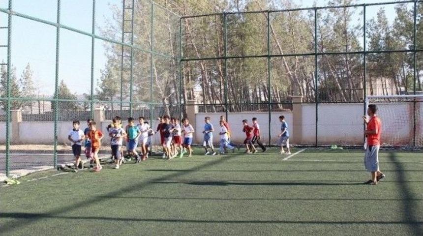 Yavuzeli İlçesinde Futbol Yaz Okulu Açıldı