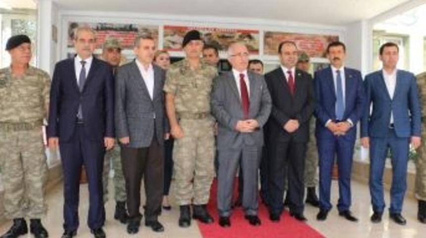 Tugay Komutanına Veda Ziyareti