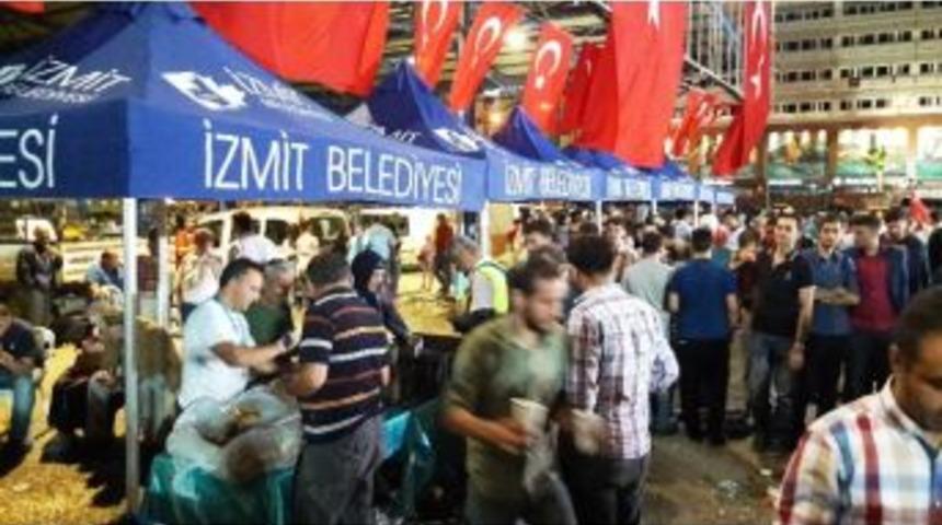 Demokrasi N&ouml;betindeki 50 Bin Kişiye &Ccedil;orba