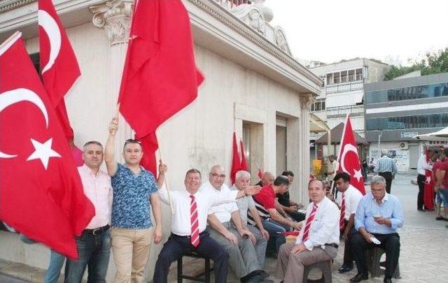 Menemen’de Binler Demokrasi Mitinginde Buluştu