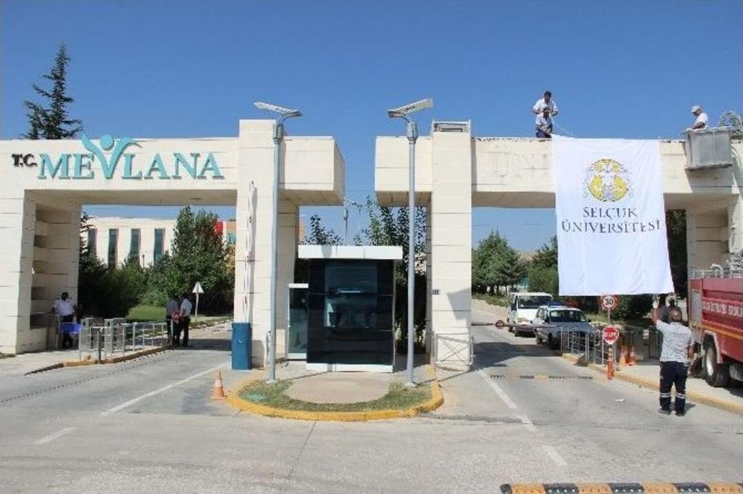 Fet&ouml;&rsquo;den Kapatılan &Uuml;niversitenin Tabelaları İndirildi