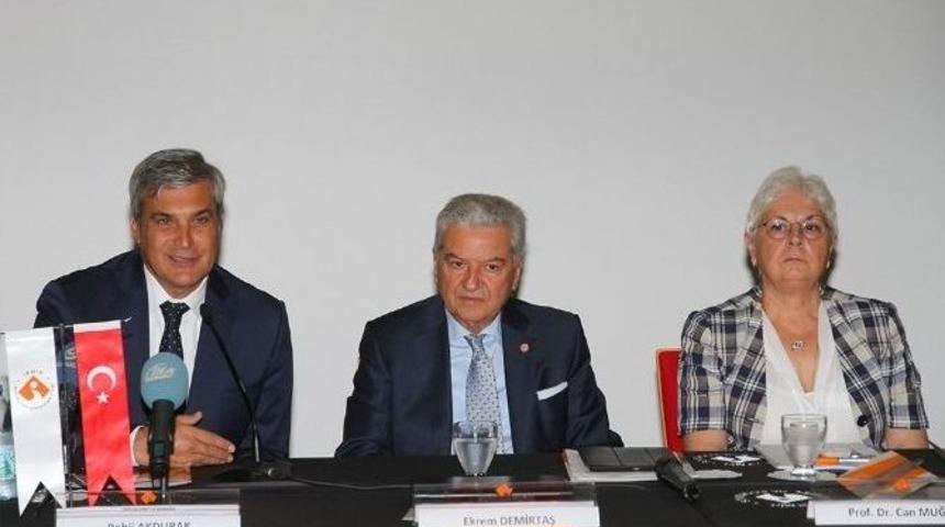 İzmir Ekonomi &Uuml;niversitesi&rsquo;ne 4 Yeni B&ouml;l&uuml;m 6 Program