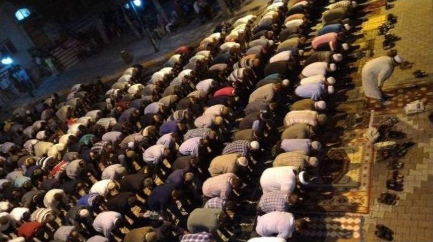 Acıg&ouml;l&rsquo;de Demokrasi N&ouml;betinde Tespih Namazı Kılındı