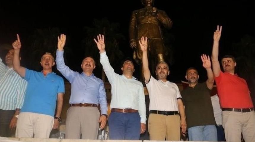 Mersin&rsquo;de &rsquo;demokrasi N&ouml;betleri&rsquo; S&uuml;r&uuml;yor