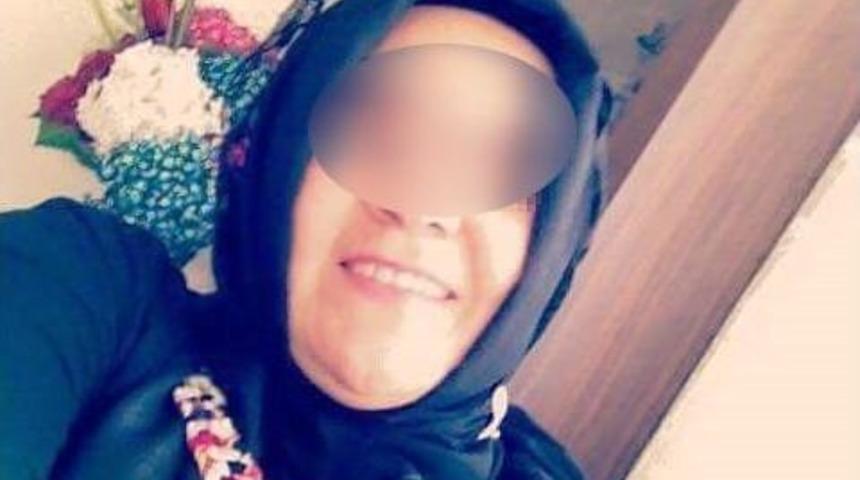 Karısının Yanında, Evlilik S&ouml;z&uuml; Verdiği Sevgilisi Tarafından Kalbinden Bı&ccedil;aklandı