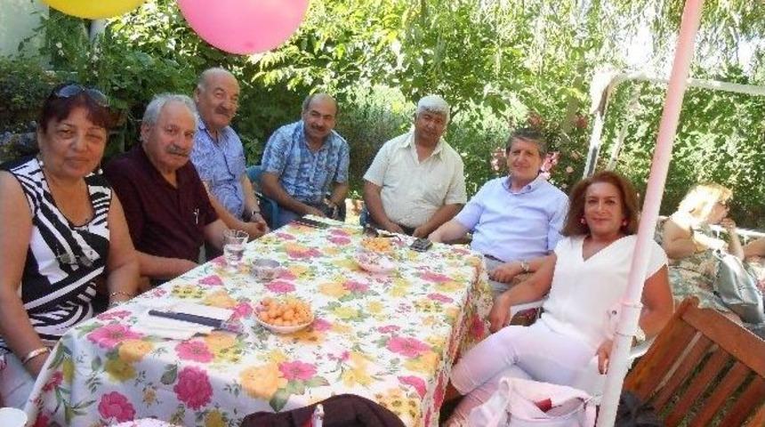 Eskişehirli Şairler Ve Sanat&ccedil;ılar &Ccedil;iftlik Evinde Buluşarak G&ouml;n&uuml;llerince Eğlendiler