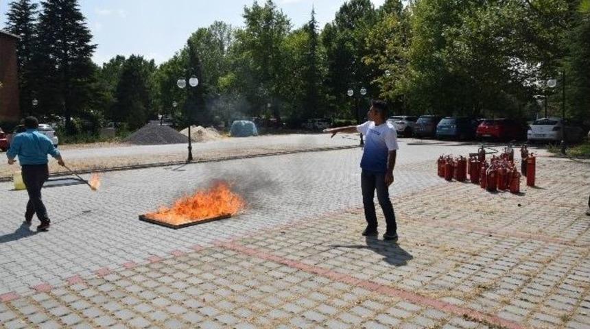 Anadolu &Uuml;niversitesi Eğitim Fak&uuml;ltesi&rsquo;nde Yangın Tatbikatı Yapıldı
