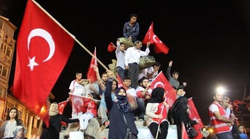 Van&rsquo;da Demokrasi N&ouml;beti Devam Ediyor