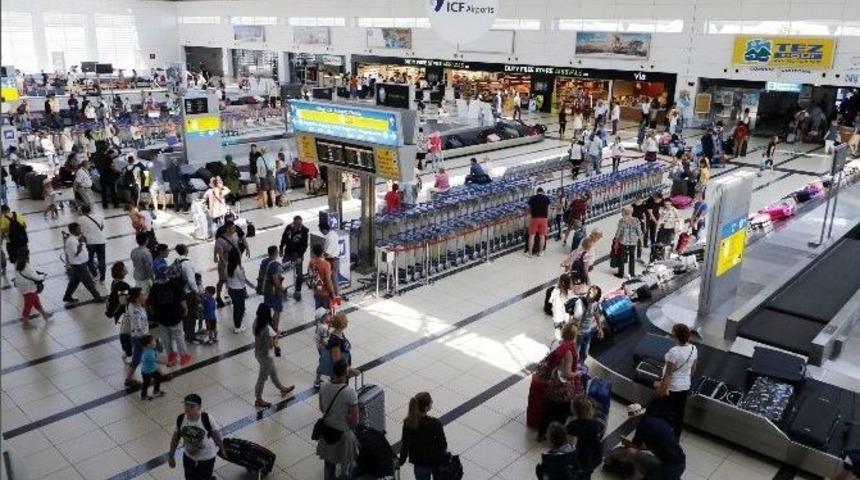 Antalya&rsquo;ya 7 Ayda 48 Bin 837 Rus Geldi