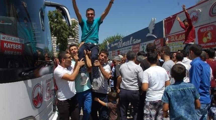 Adıyaman&rsquo;da, Ana Kuzuları Asker Ocağına Uğurlandı