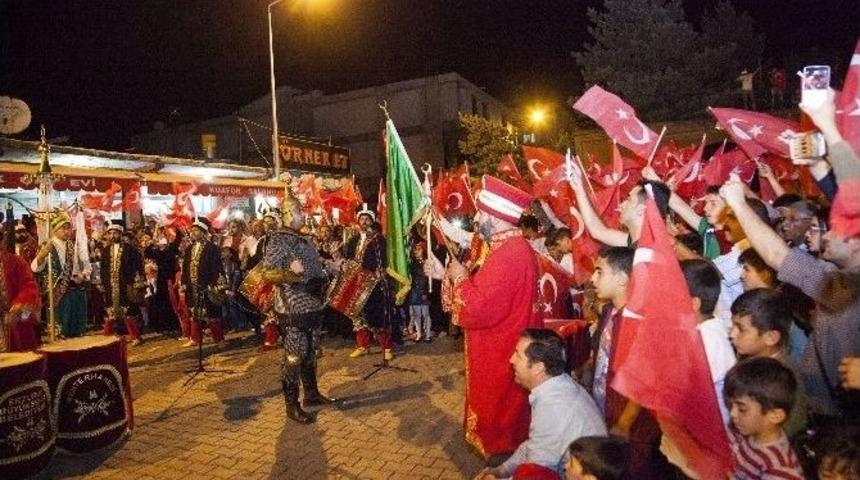 Demokrasi N&ouml;bet&ccedil;ilerine Mehteranlı Destek