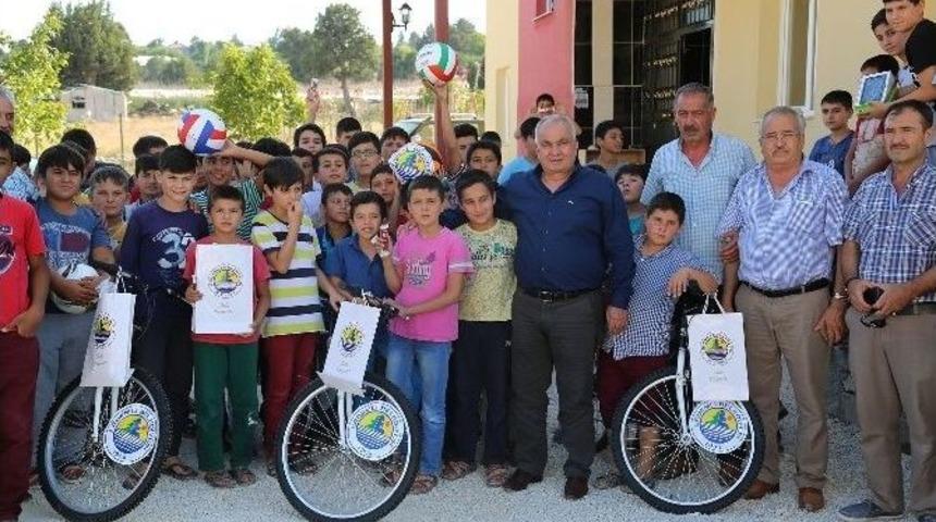 Başkan Tollu&rsquo;dan Kuran Kursu &Ouml;ğrencilerine Hediye