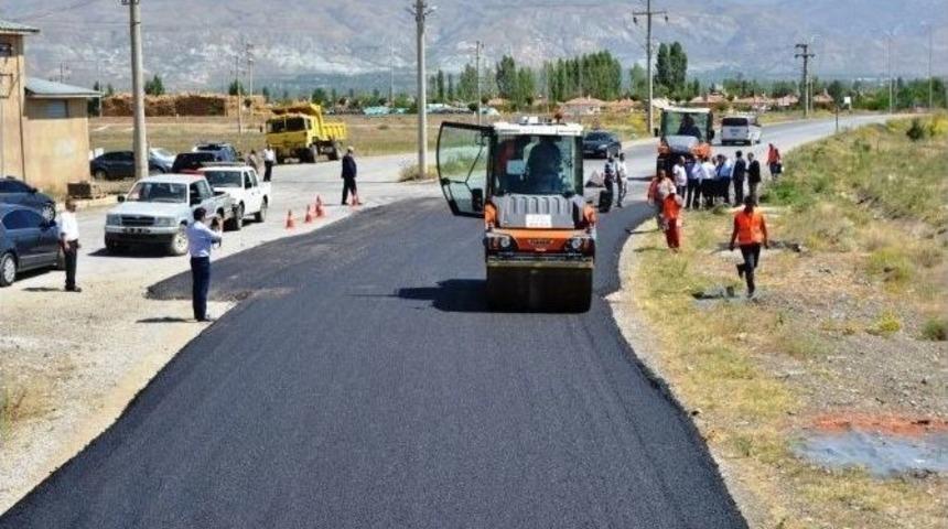 K&ouml;y Yolları Sıcak Asfalt İle Kaplanıyor
