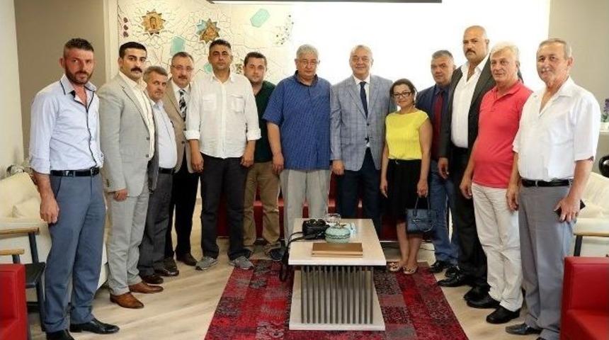 Başkan Erg&uuml;n Akhisar Mhp İl&ccedil;e Teşkilatı&rsquo;nı Ağırladı