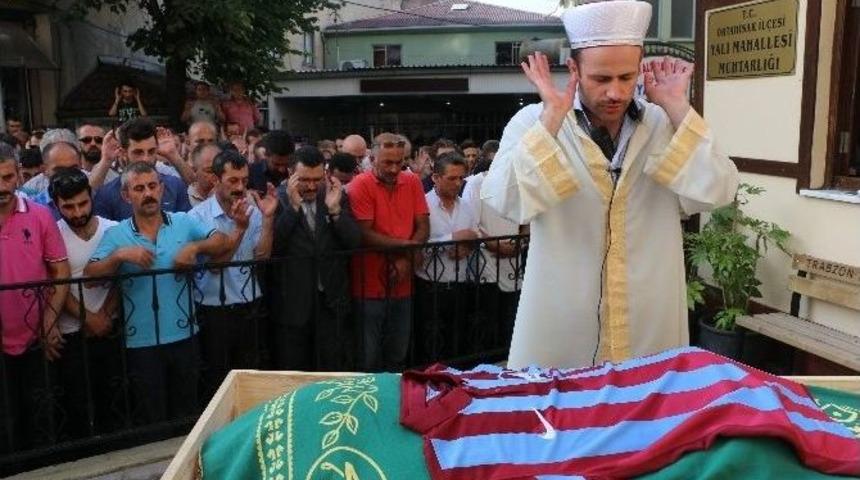 Jet Ski Kazasında Hayatını Kaybeden Trabzonspor Eski Y&ouml;neticisi Engin Kara Son Yolculuğuna Uğurlandı