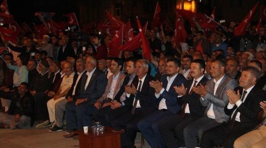 Akdağmadeni İl&ccedil;esinde Demokrasi N&ouml;beti Aralıksız S&uuml;r&uuml;yor