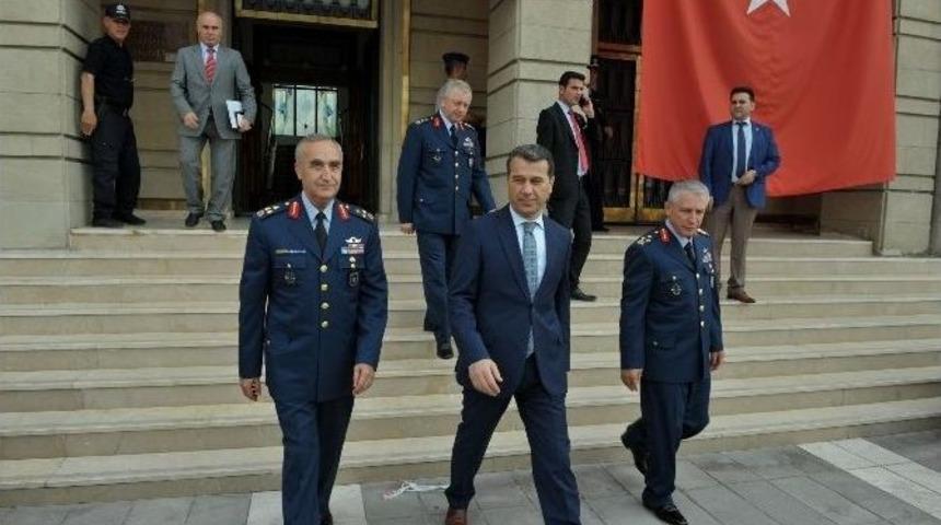 Komutanlar, Vali &Ccedil;elik&rsquo;e Veda Etti