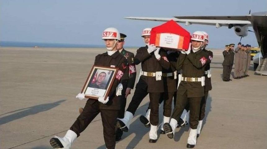 Şehit Asker İsmail &Ccedil;il&rsquo;in Cenazesi Trabzon&rsquo;a Getirildi