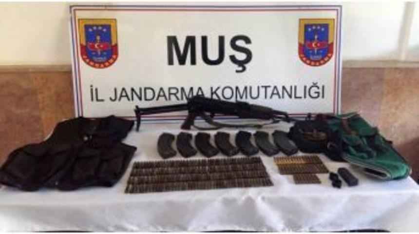 Muş&rsquo;ta Ka&ccedil;ak Silah Ve M&uuml;himmat Ele Ge&ccedil;irildi