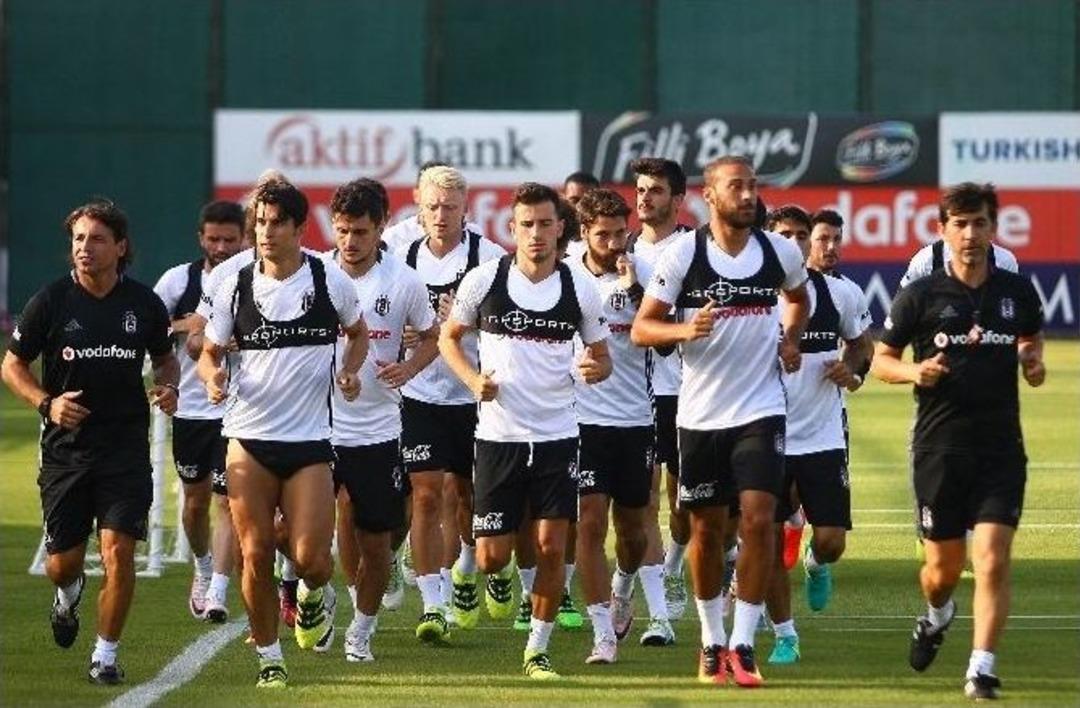 Adriano, Beşiktaş İle İlk Antrenmanına &Ccedil;ıktı