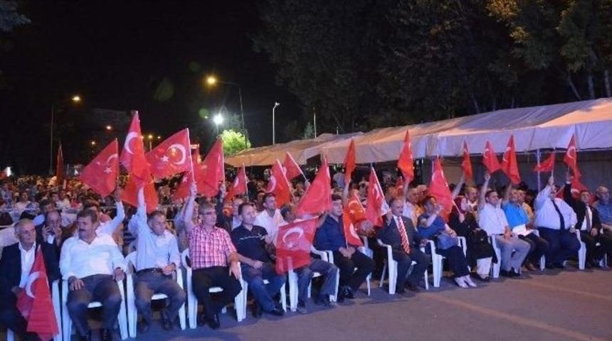 İl Genel Meclisi Toplantısı &ldquo;demokrasi N&ouml;beti&rdquo;nin Tutulduğu Meydanda Yapıldı