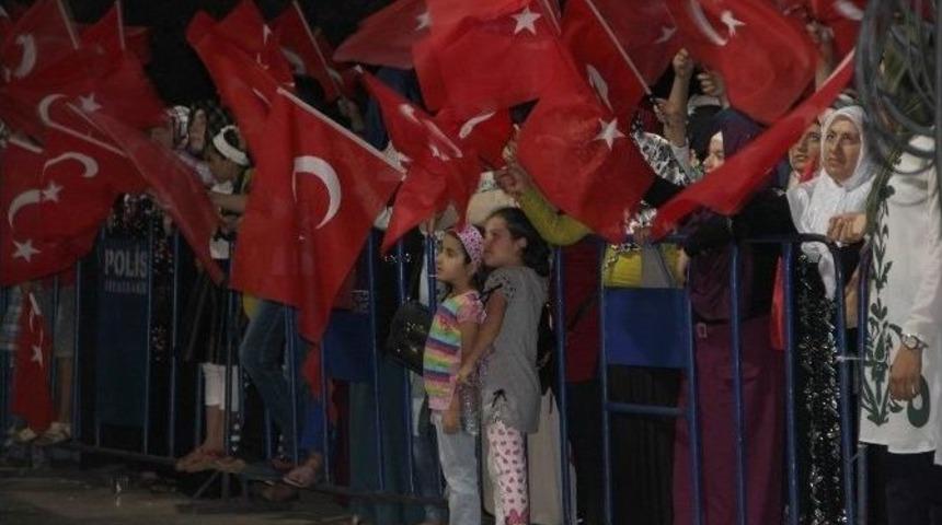 Diyarbakır&rsquo;da Demokrasi N&ouml;beti S&uuml;r&uuml;yor