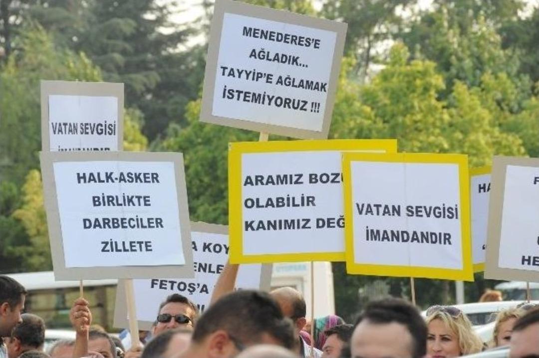 Sağlık-sen&rsquo;den Demokrasi Y&uuml;r&uuml;y&uuml;ş&uuml;