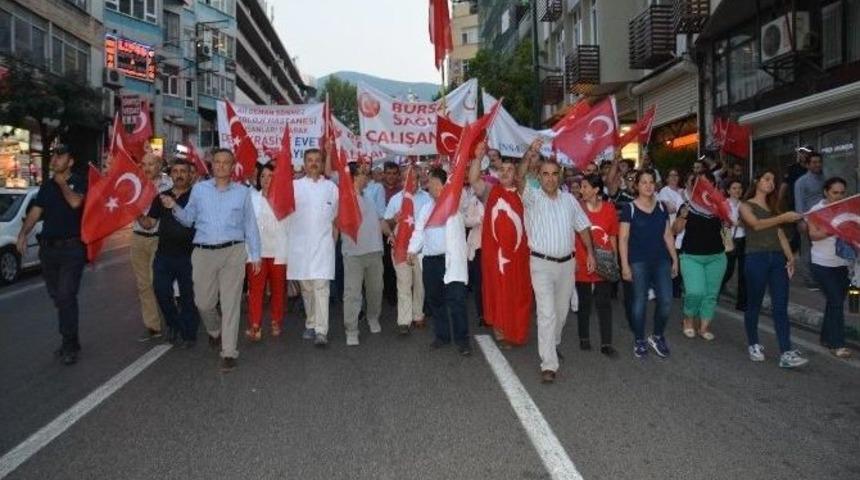 Bursalı Sağlık &Ccedil;alışanlarından Darbe Karşıtı Y&uuml;r&uuml;y&uuml;ş