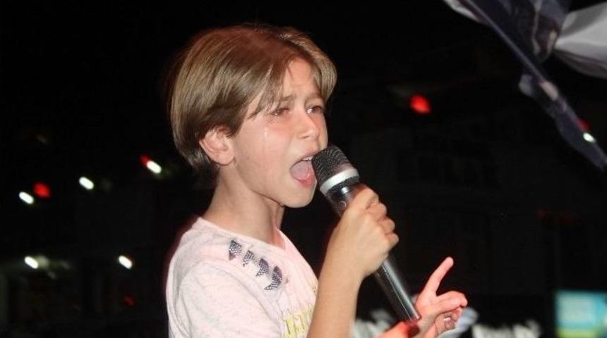 İstiklal Marşı&rsquo;nı Okurken Ağlayan &Ccedil;ocuktan Darbecilere Mesaj