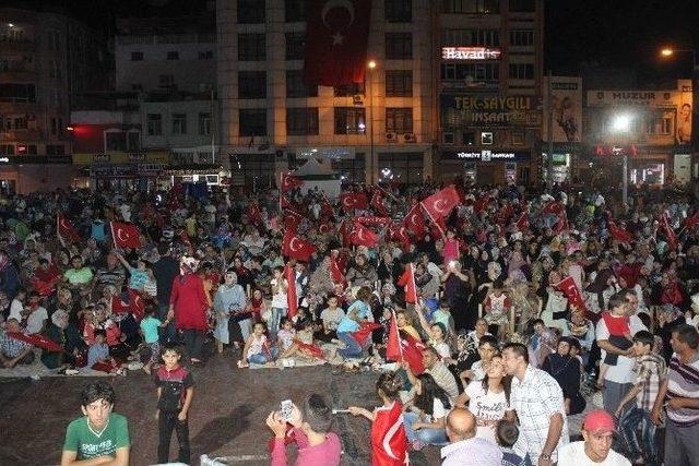 Kilis’te Demokrasi Nöbeti Sürüyor