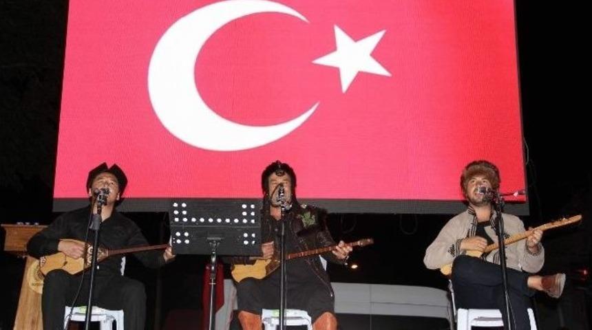 Ünlü Kazak Şarkıcı Nevşehir’de Demokrasi Nöbetine Katıldı