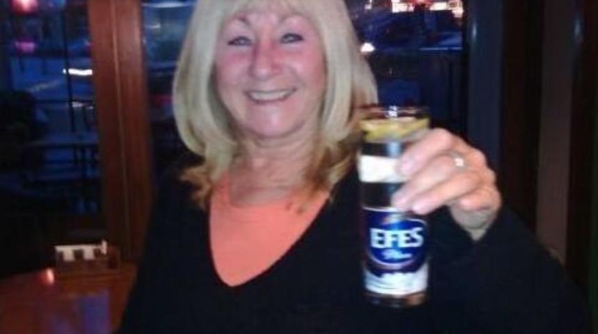 Merdivenlerden Yere &Ccedil;akılan İngiliz Kadın Hayatını Kaybetti