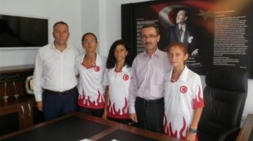 Özel Sporcular Madalya İle Döndü