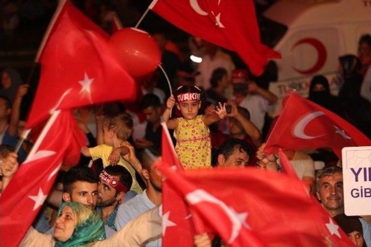 Uğur Işılak, Vatan Caddesi’nde Demokrasi Nöbeti’nde G4