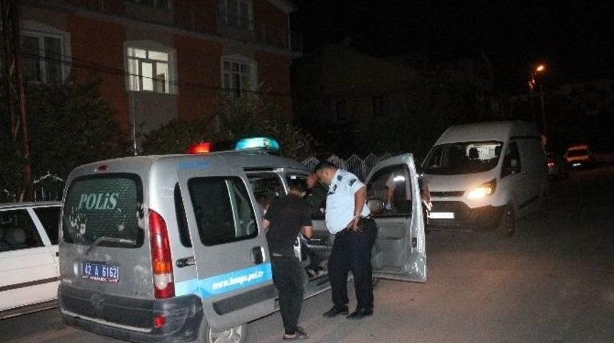 Kardeşi Tarafından Yedi Yerinden Bı&ccedil;aklandı