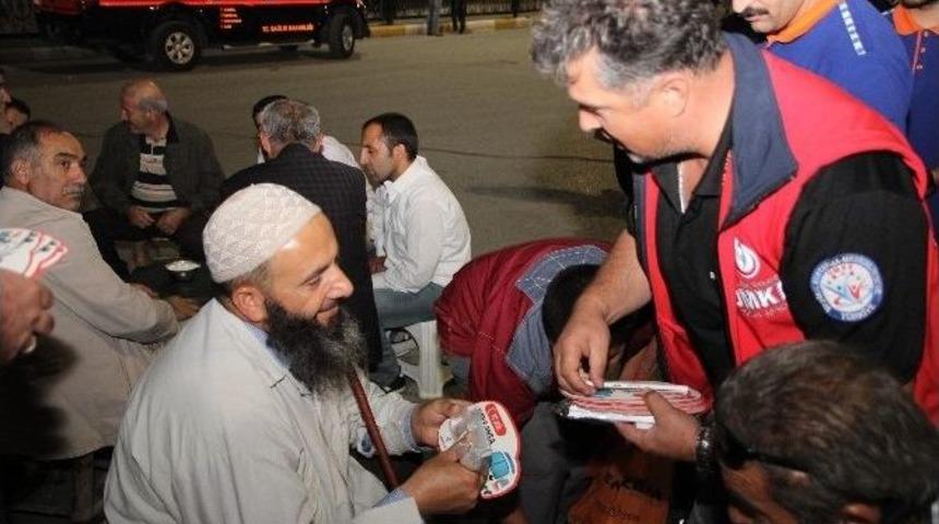 Van Sağlık M&uuml;d&uuml;rl&uuml;ğ&uuml;&rsquo;nden Demokrasi N&ouml;betine Destek