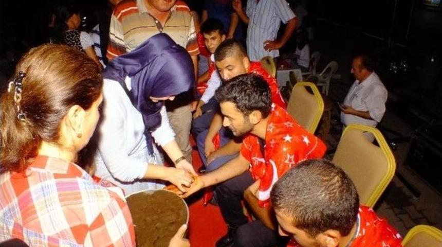 Kınalı Kuzular Demokrasi N&ouml;betinden Vatan N&ouml;betine Uğurlandı