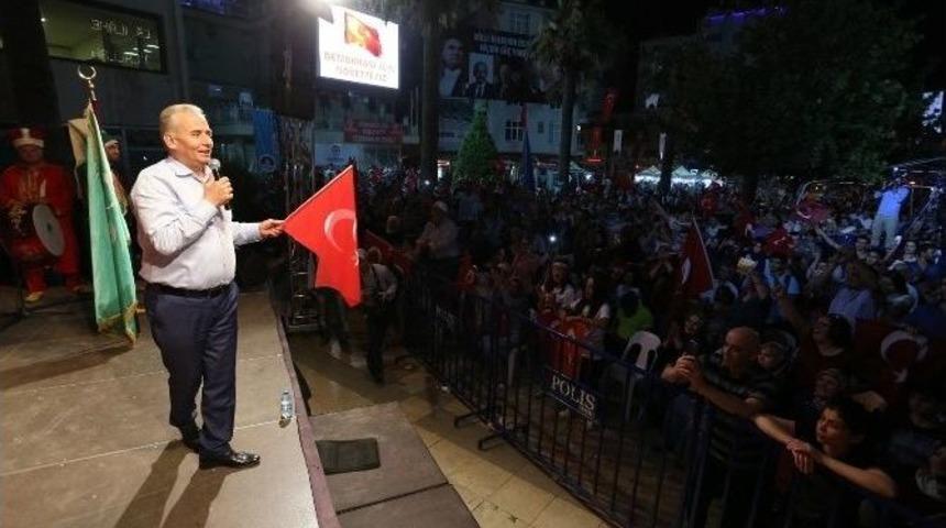 Delikli&ccedil;ınar&rsquo;ın Adı 15 Temmuz Şehitler Meydanı Oluyor