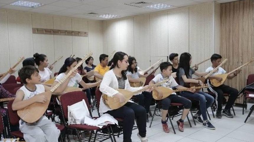Gen&ccedil;ler B&uuml;y&uuml;kşehir Yaz Kurslarında Sanat &Ouml;ğreniyor
