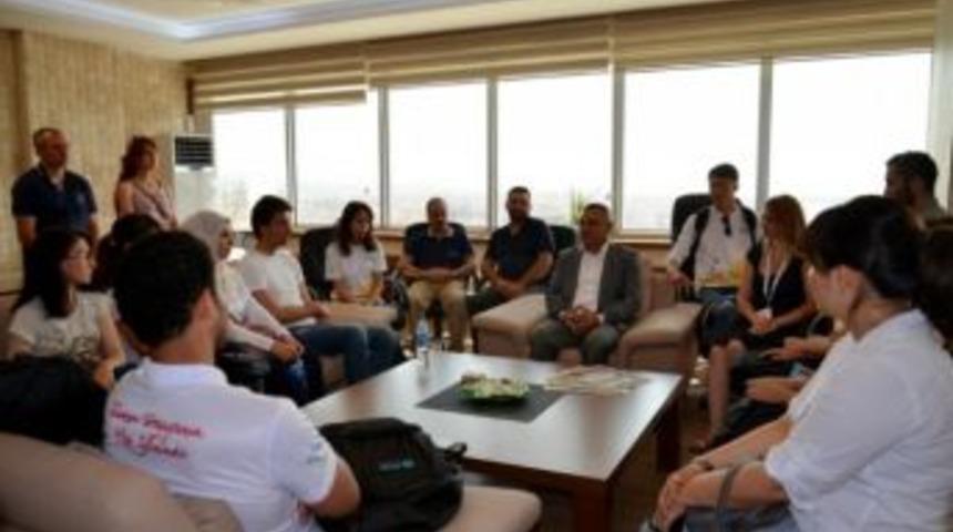 Yaz Okulu &Ouml;ğrencilerinden Rekt&ouml;r Acer&rsquo;e Ziyaret