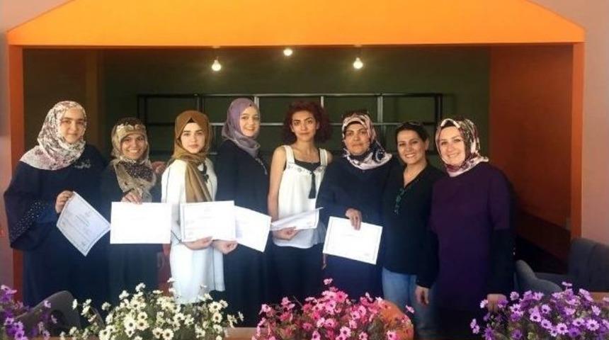 E-diksiyon Kursunu Bitiren 12 Kadın Sertifikalarını Aldı