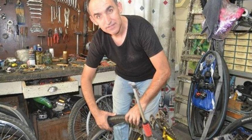 Babasının Yanında &Ccedil;ırak Olarak Başladı Şimdi Usta Oldu