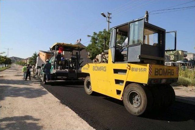 Osmanlı Mahallesi Tennuri Caddesi’nde Asfaltlama Çalışması