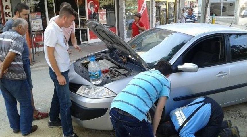 Otomobilde Mahsur Kalan Kediyi İtfaiye Kurtardı