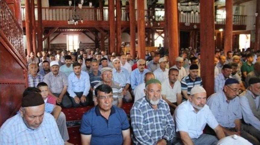 Eskil&rsquo;de Şehitler İ&ccedil;in Mevlit Okutuldu