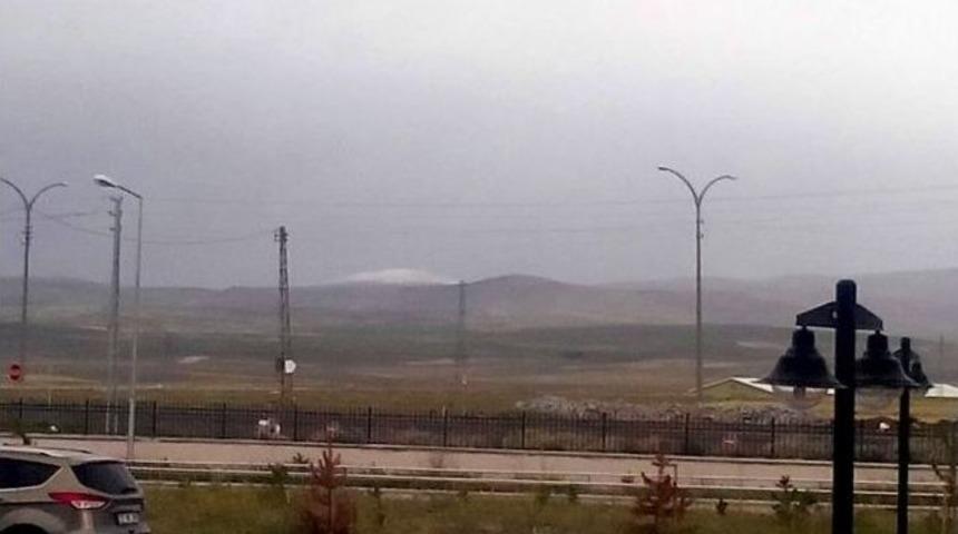 Hanlar Ge&ccedil;idi Zirvesi Beyaza B&uuml;r&uuml;nd&uuml;