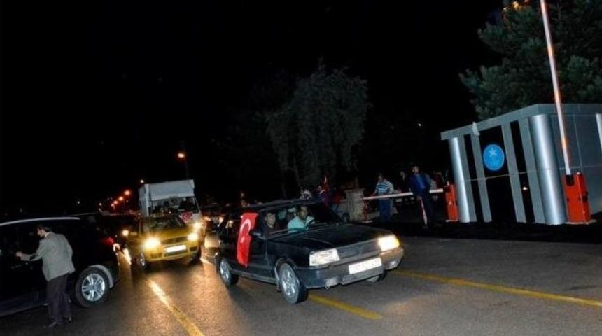 Erzurum Semt Pazarcılar Esnafı Derneği Demokrasi Nöbetine Destek Verdi